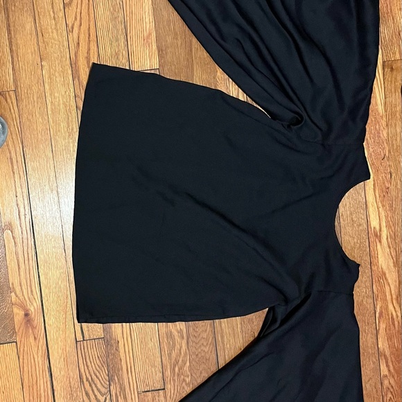 Cute Bell Sleeve Black Top! Only worn once! Great Condition! - Picture 3 of 4